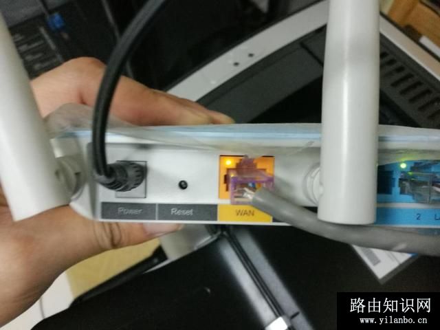怎么用手机设置无线路由器上网